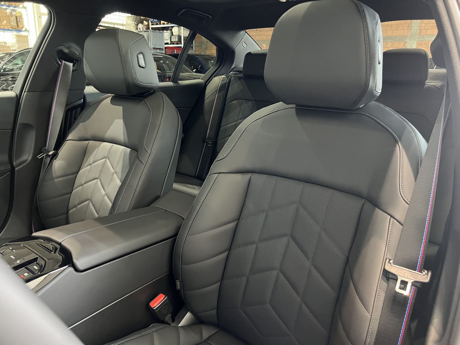 Fahrzeugeinzelansicht 11 Fahrzeugabbildung BMW i5 eDrive40 |Sitzbelüftung |Head-Up Display |Len