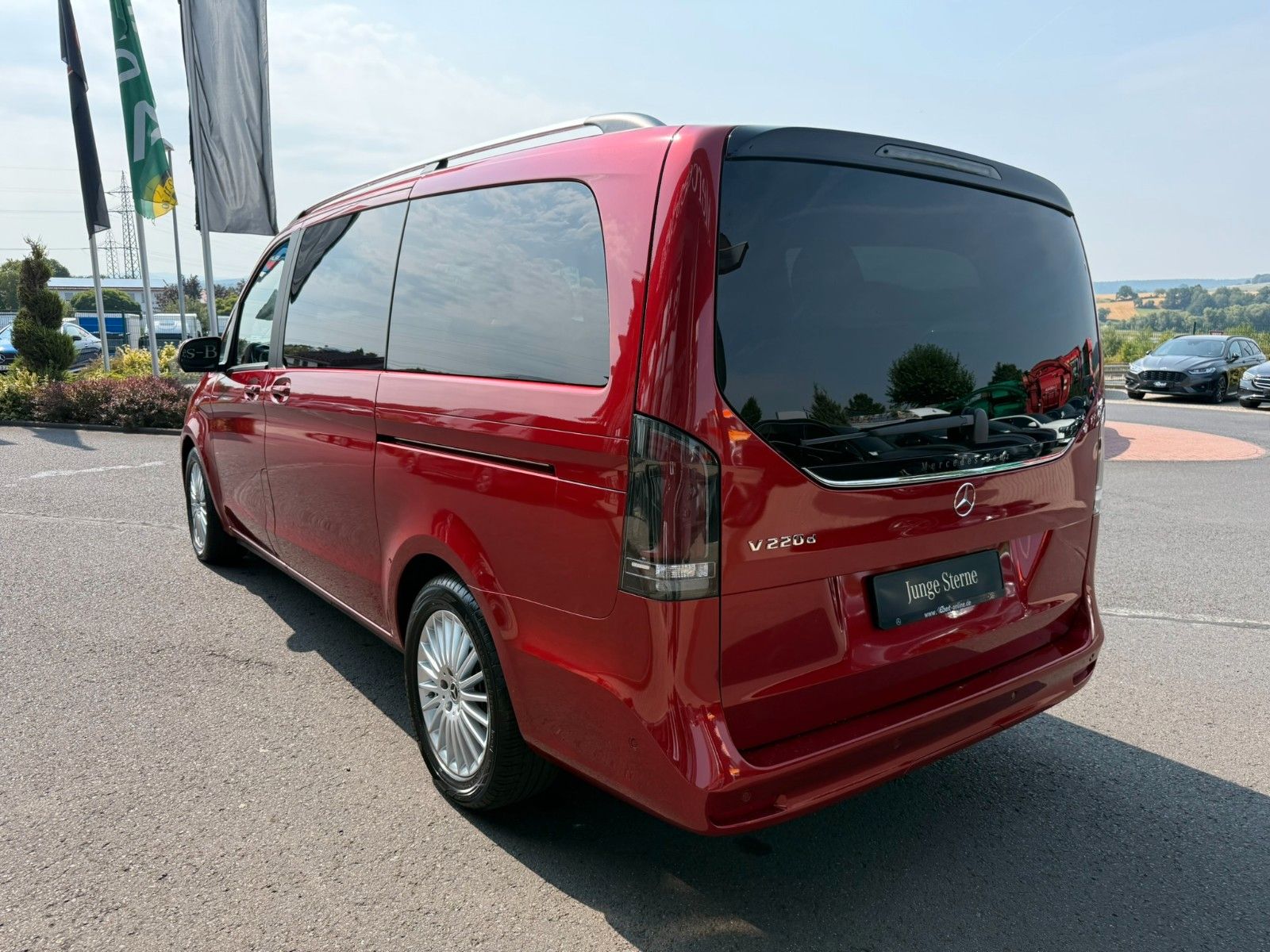 Fahrzeugabbildung Mercedes-Benz V 220 d STYLE AHK2,5to DISTRONIC LED elekt Türen
