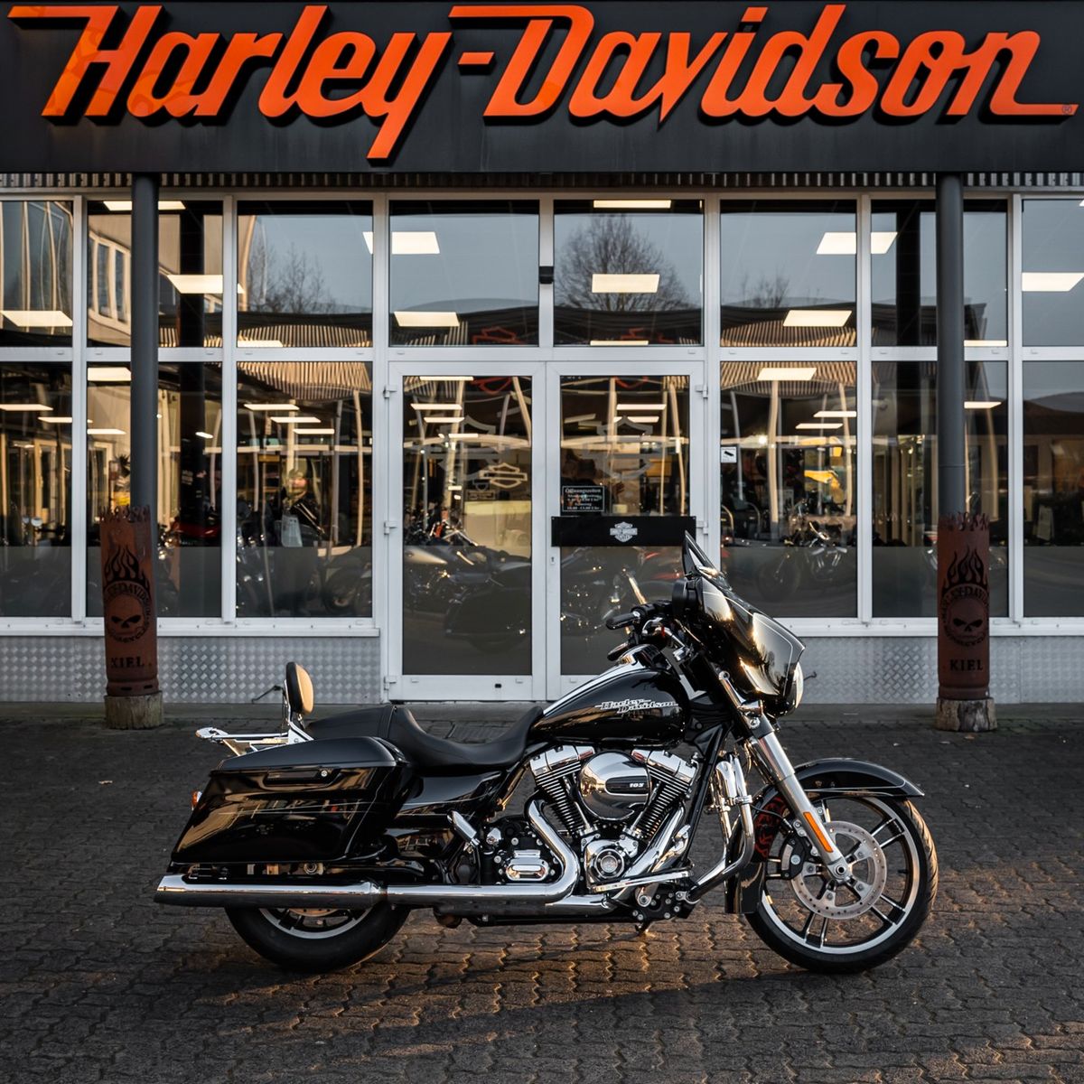 Fahrzeugabbildung Harley-Davidson Harley-Davidson STREET GLIDE SPECIAL FLHXS