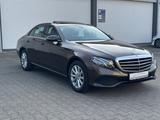 Mercedes-Benz E 200  Lim. Automatik S-Dach Navi Xenon Kamera - Mercedes-Benz E 200 in Krefeld