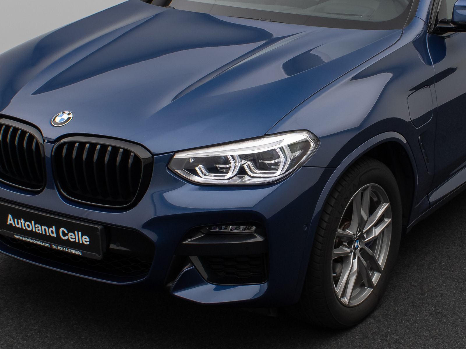 Fahrzeugabbildung BMW X3 xD30e M Sport Kamera HUD DAB HiFi AHK Komfort