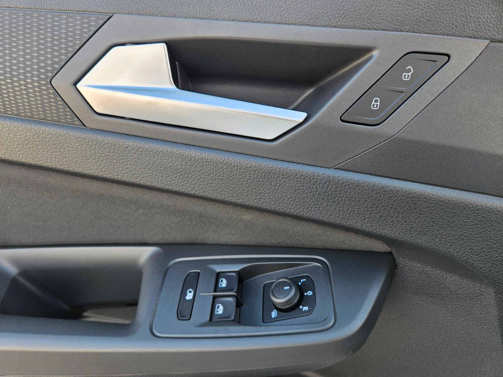 Fahrzeugabbildung Ford Transit Connect Limited L2 Kasten
