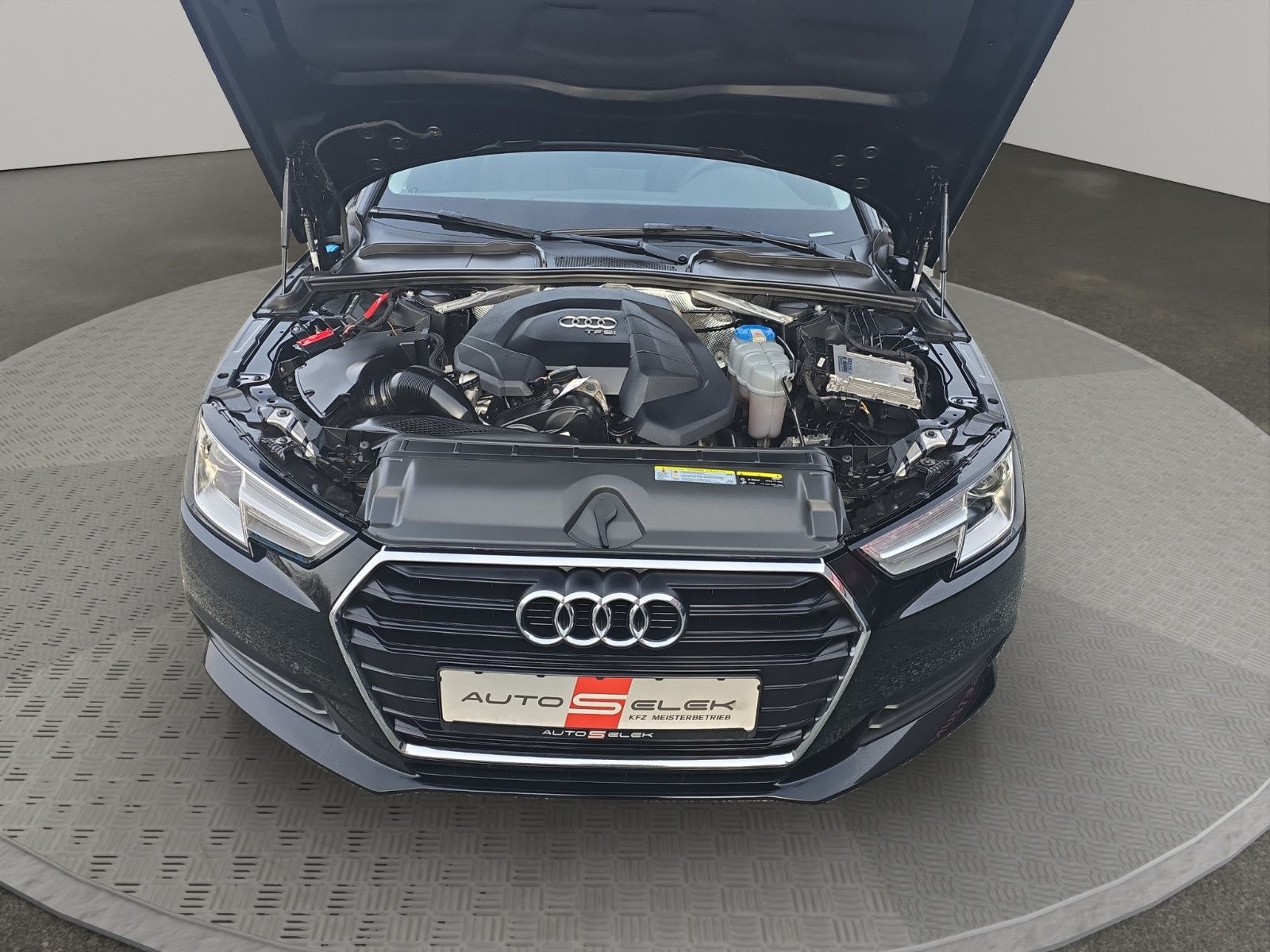 Fahrzeugabbildung Audi A4 Lim. basis/Bi-Xenon/Navi/SHZ/PDC