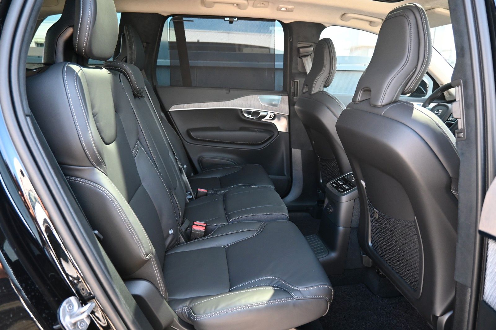 Fahrzeugabbildung Volvo XC90 T8 Recharge AWD Ultra Dark*LUFT*B&W*Massage