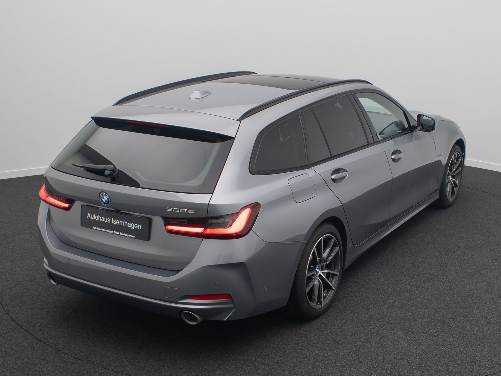 Fahrzeugabbildung BMW 320e Kamera DAB Leder Panorama Sport HUD 18Zoll