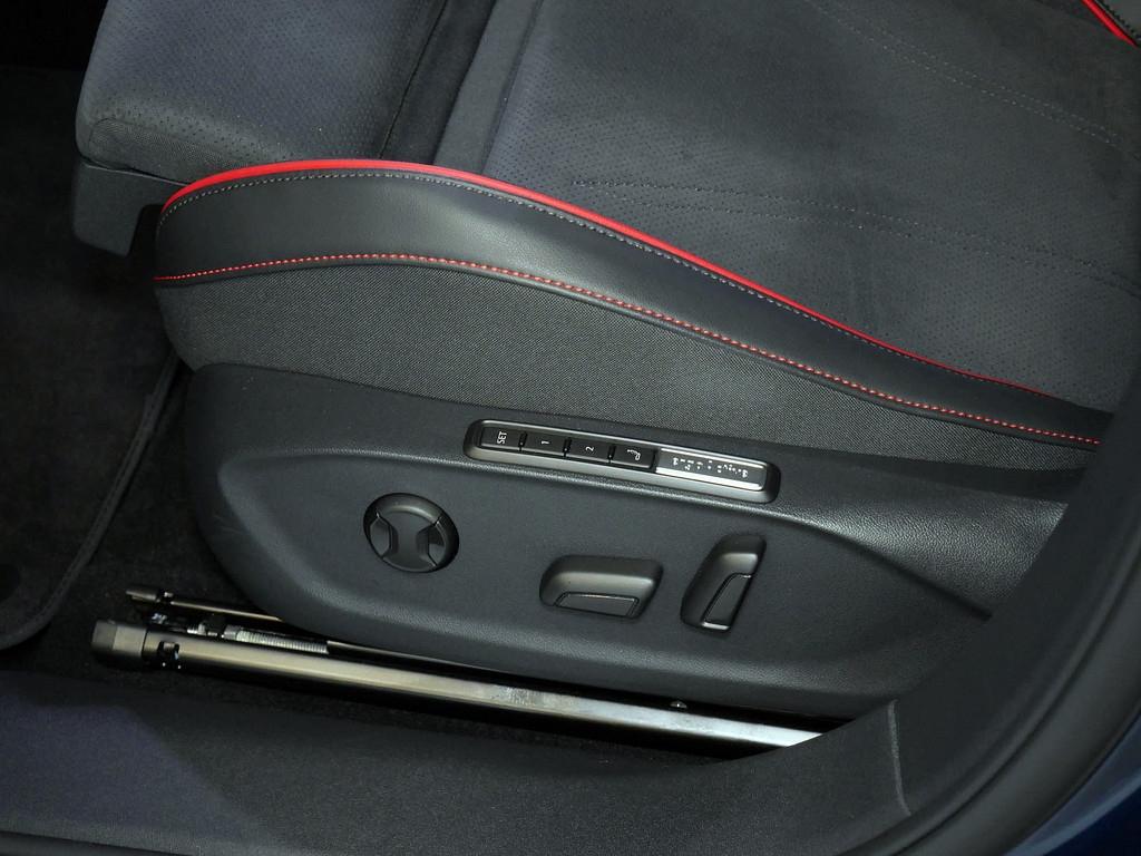 Volkswagen ID.7 Tourer GTX 4Motion AHK PANO NAV MATRIX 4xKA
