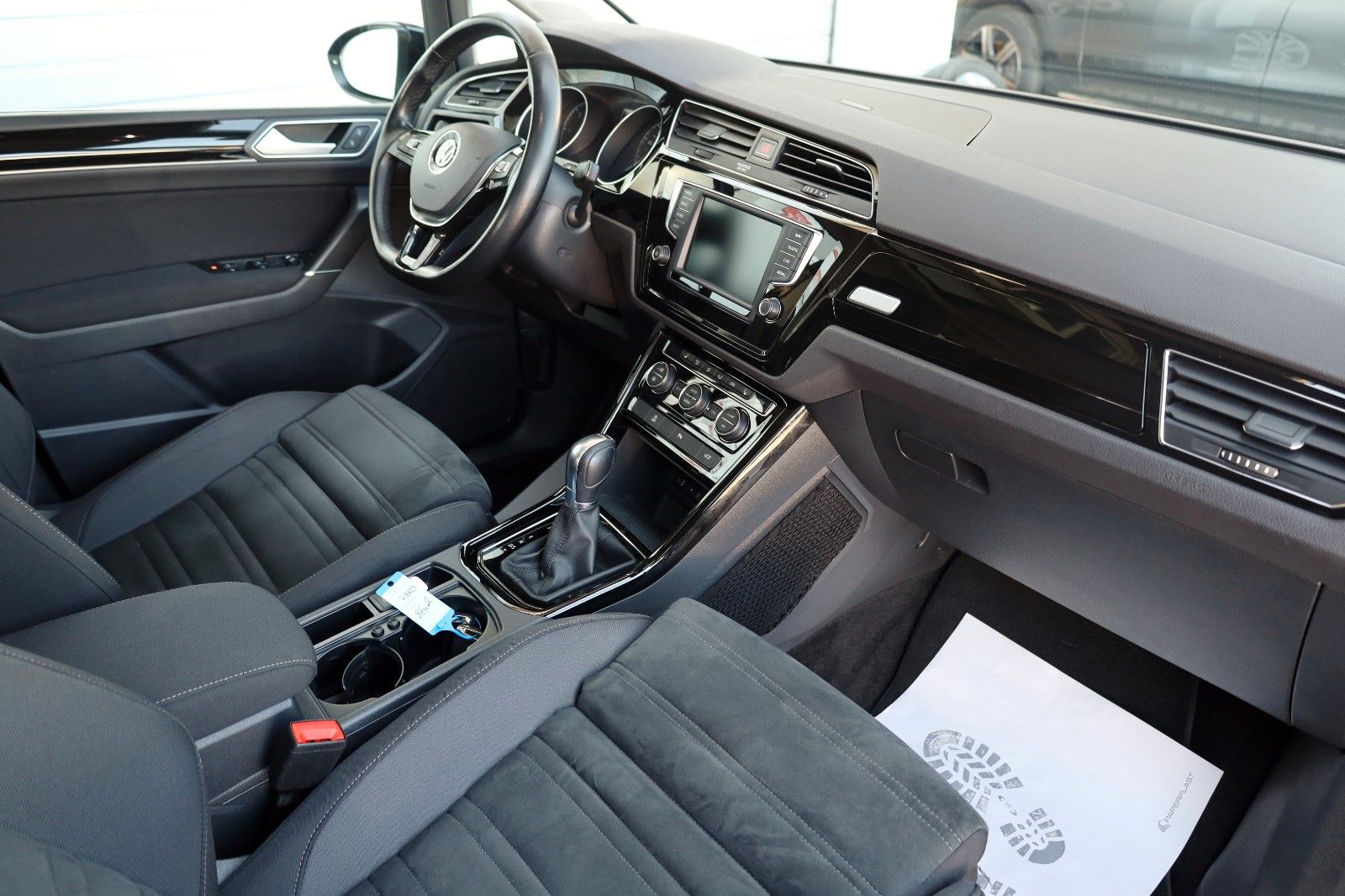 Fahrzeugabbildung Volkswagen Touran R Line Alcantara,Navi,LED,Panorama,Kamera
