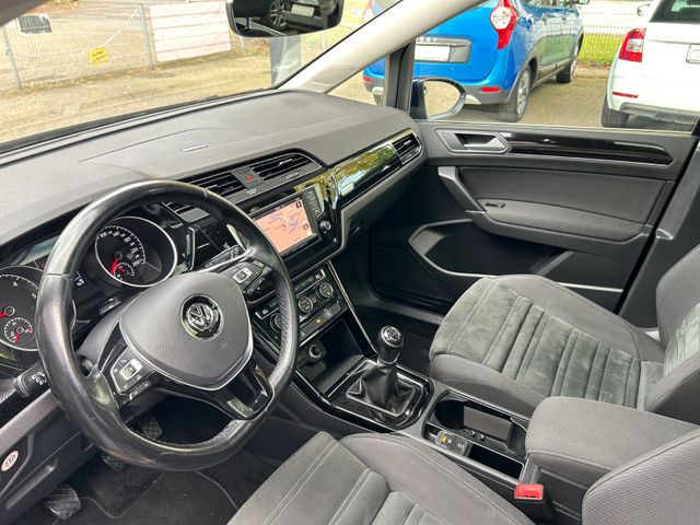 Fahrzeugabbildung Volkswagen Touran Highline 2.0TDI + Navi+ Panorama GHS+ergo