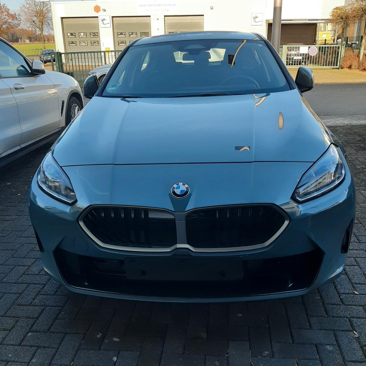 BMW 120i Autom. Navi-LED-Kamera-17"Alu-PDC