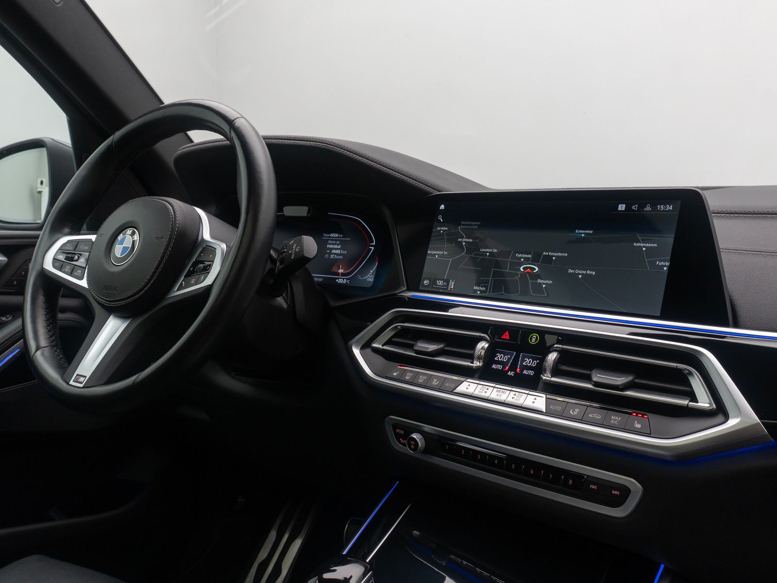 Fahrzeugabbildung BMW X5 xD30d M Sport Panorama 360°HUD DAB HiFi AHK