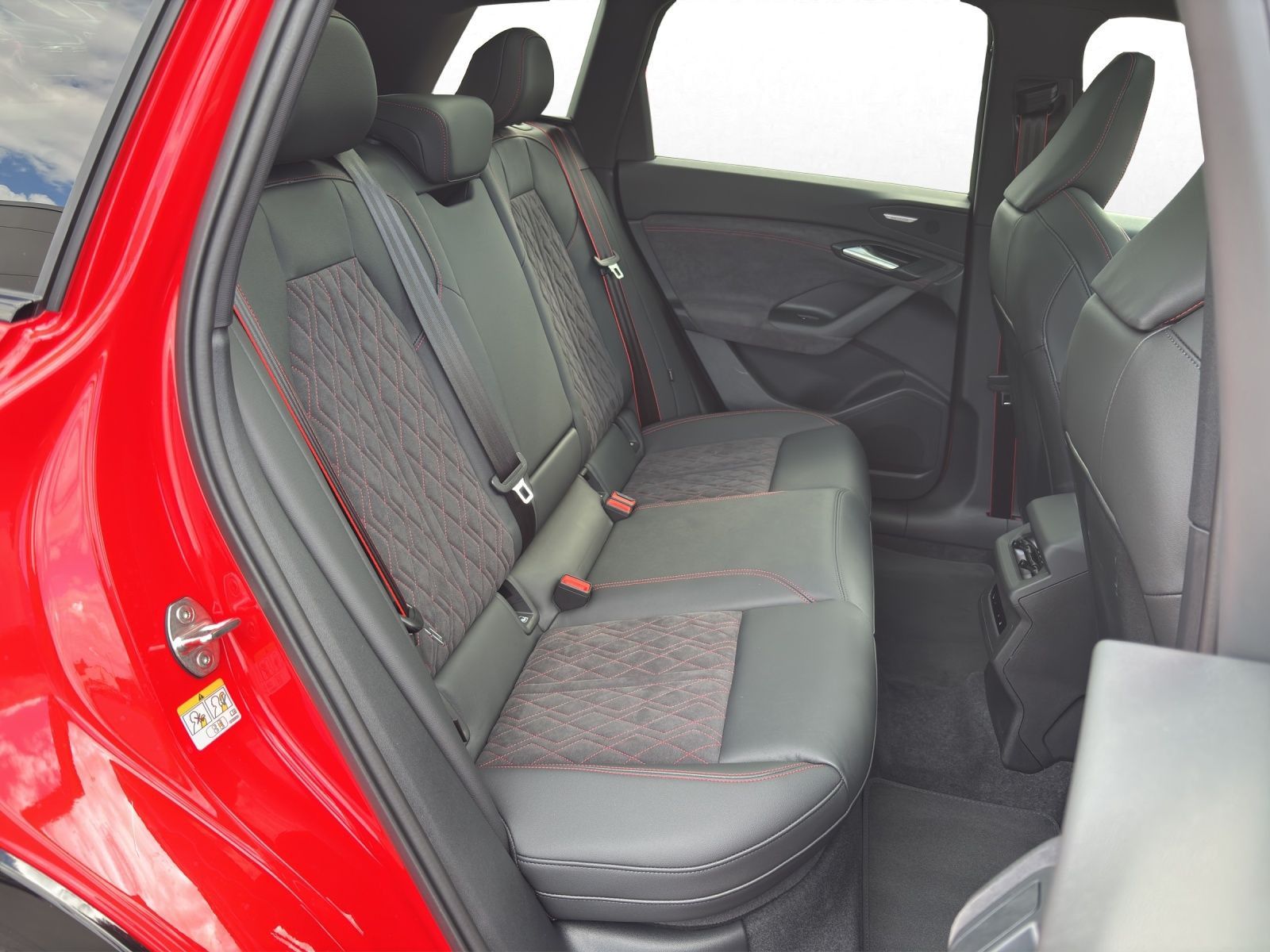 Audi Q6 e-tron performance S-LINE 0,25% MATRIX HUD AH foto 17