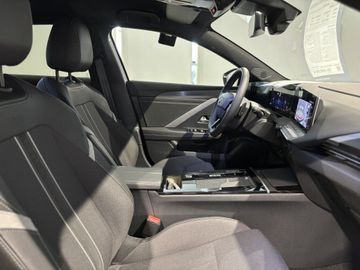 Fotografie 6 des Opel Astra Sports Tourer 1.2 Turbo Automatik GS