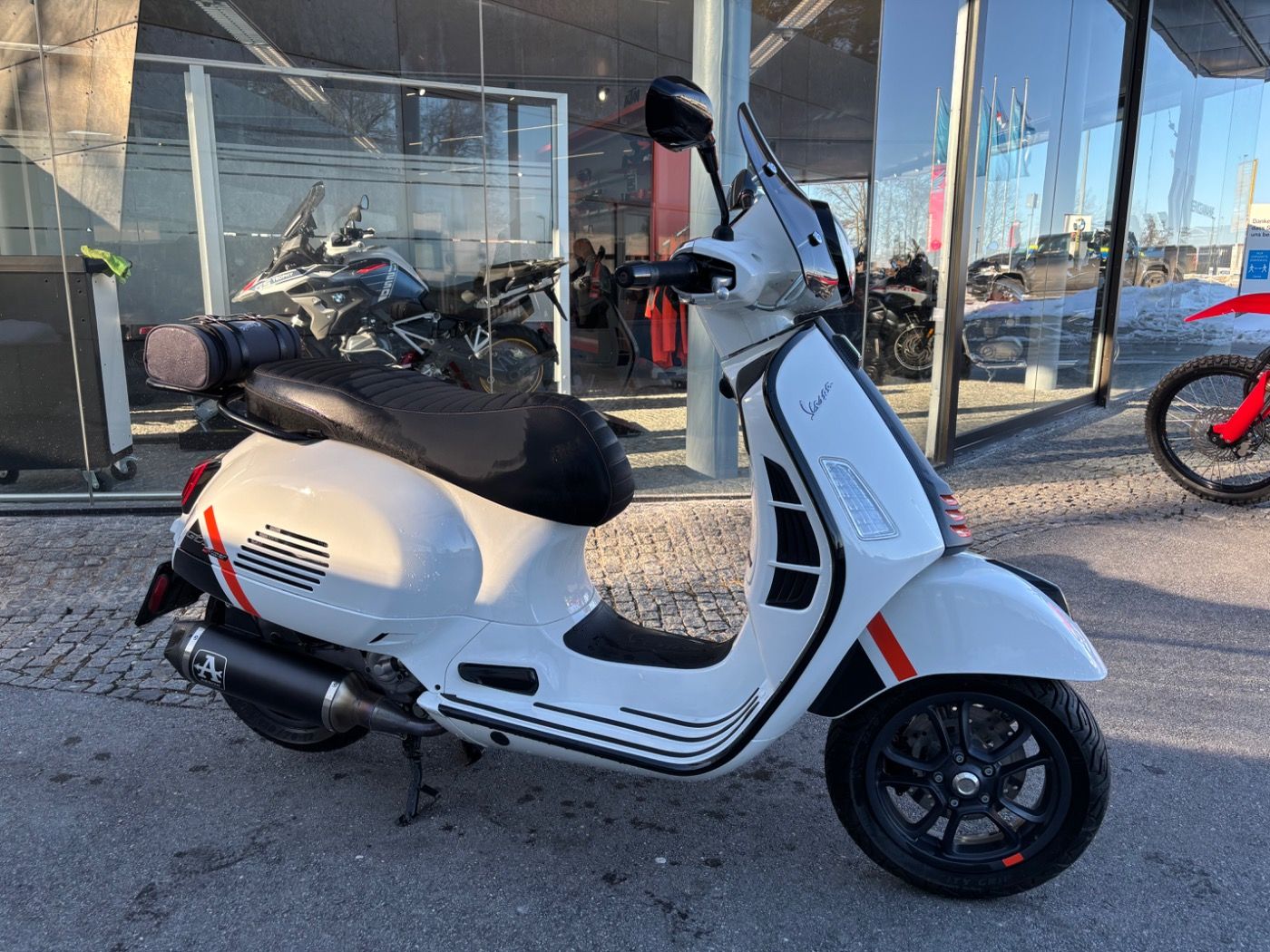 Fahrzeugabbildung Vespa GTS 300 Super Sport Arrow Auspuff
