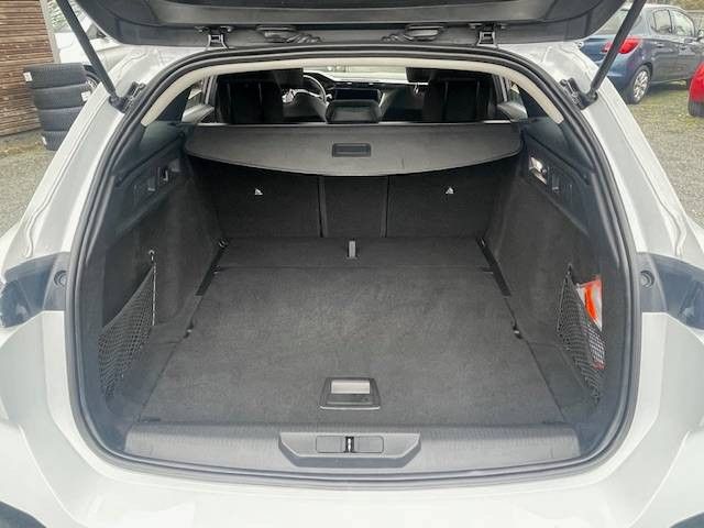 Fahrzeugabbildung Peugeot 308 SW Allure Blue HDI 130 eAT