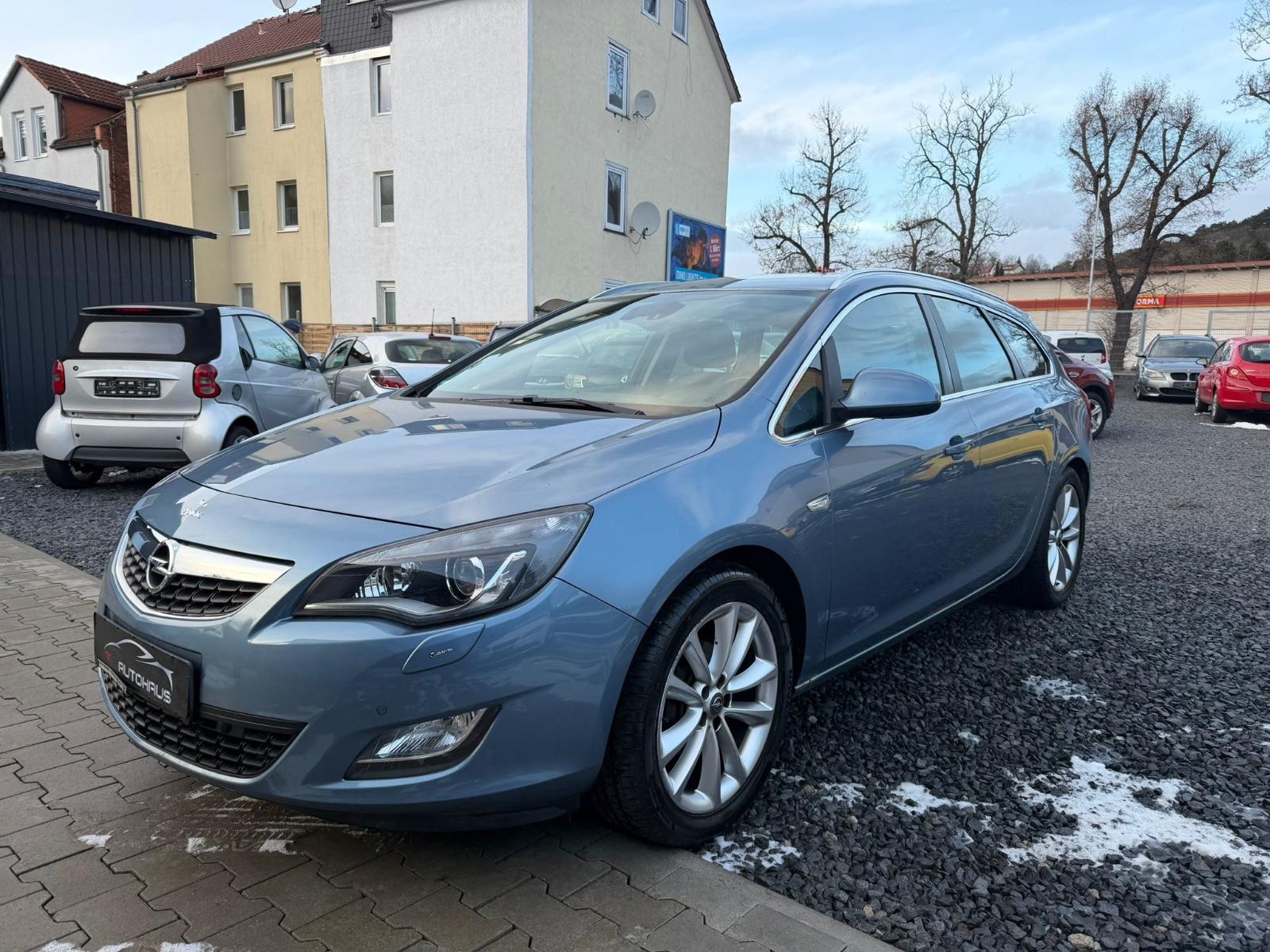Opel Astra J Sports Tourer Sport*TüV 03/26*SHZ*TEMPO*