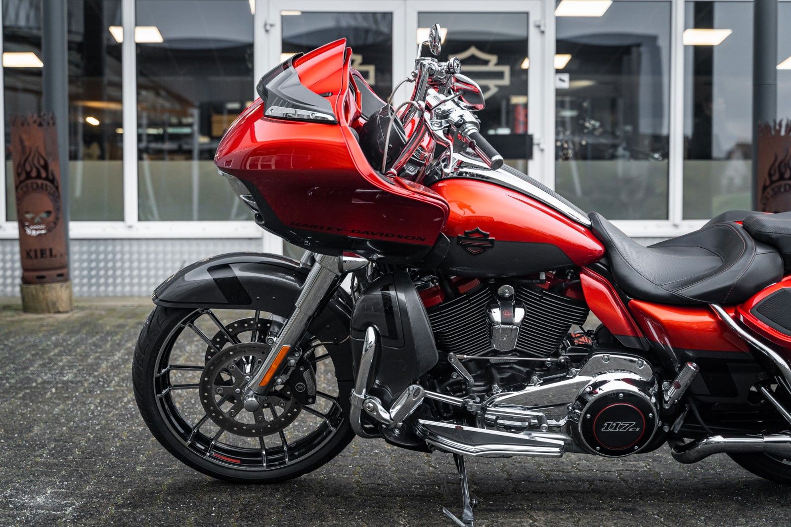 Fahrzeugabbildung Harley-Davidson FLTRXSE CVO ROAD GLIDE 117 CUI - JEKILL&HYDE -