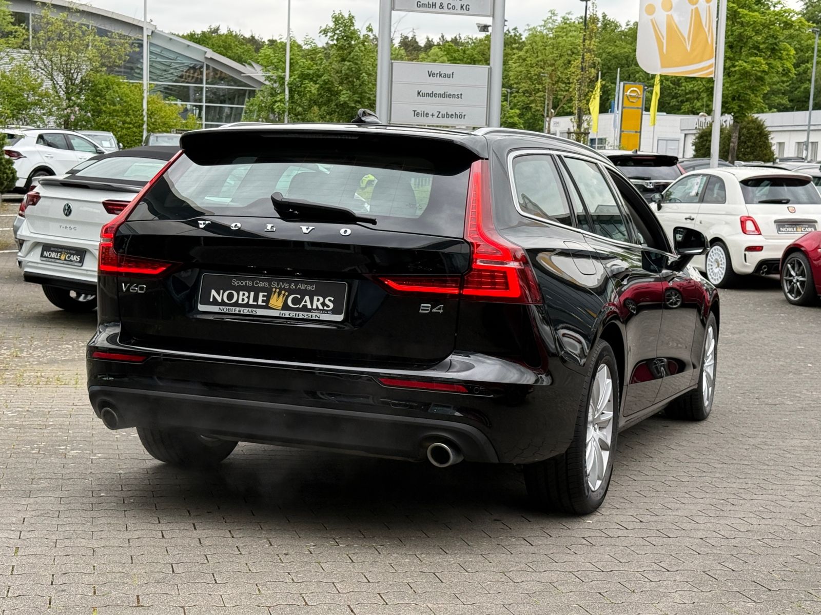 Fahrzeugabbildung Volvo V60 Kombi Momentum Pro ACC BLIS LED