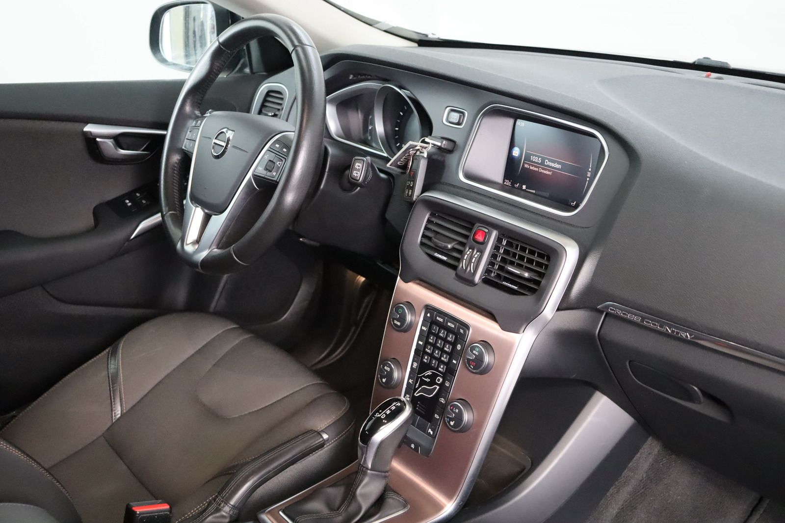 Fahrzeugabbildung Volvo V40 Cross Country * LED * Navi * RFK