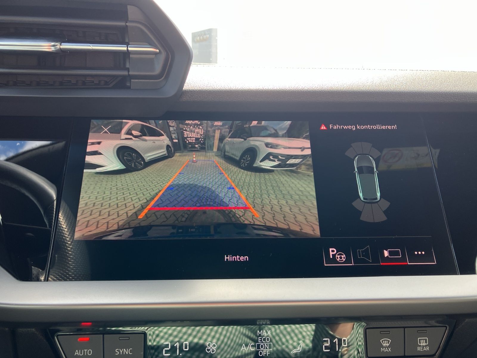 Fahrzeugabbildung Audi A3 Sportback 35 TFSI S line Matrix HUD ACC SHZ