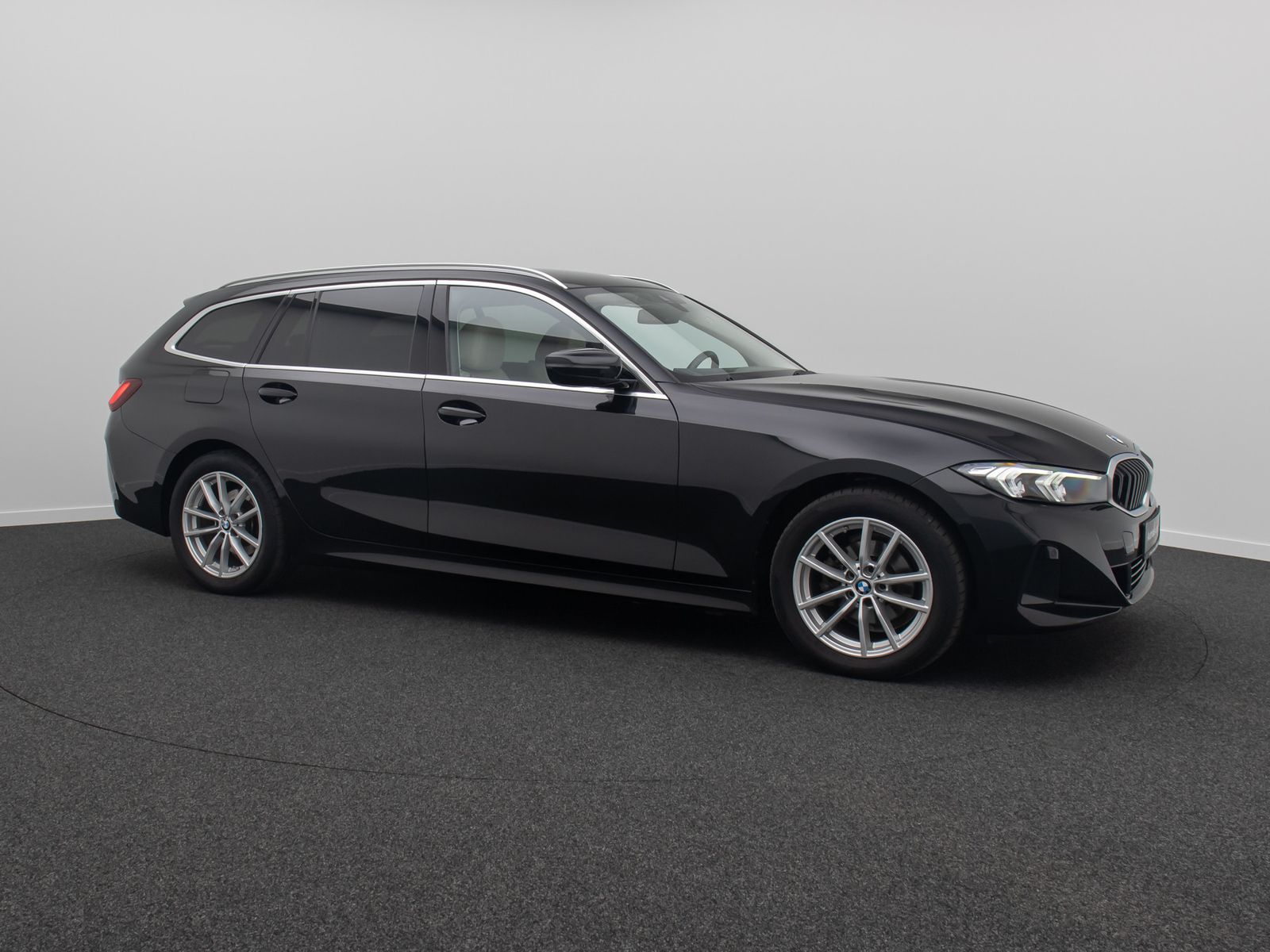 Fahrzeugabbildung BMW 318d GeschwindigReg DAB CockpitPlus Sportsitz