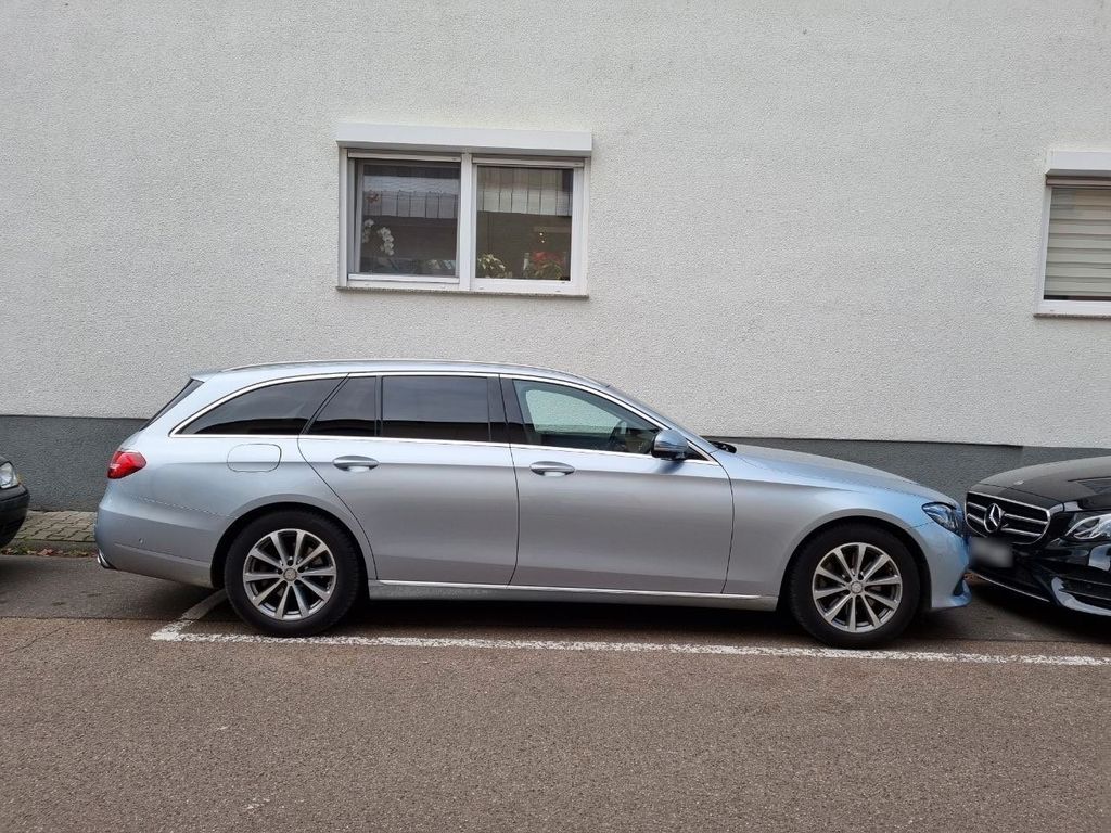 Image of Mercedes-Benz E 220