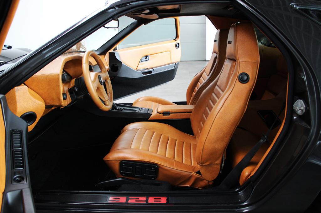 Porsche 928