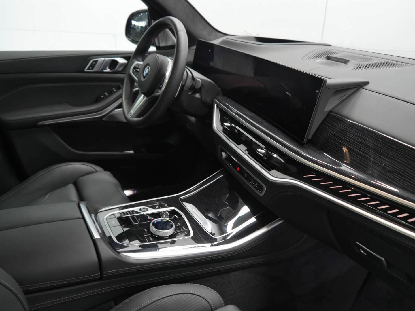 Fahrzeugabbildung BMW X5 M60i xDr. °UVP 155.609€°AHK°B&W°PROF.FAHRW.°