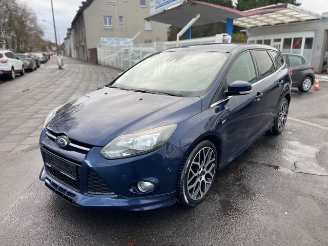 Ford Focus Turnier Titanium *ST-LINE,NaviTeilleder*