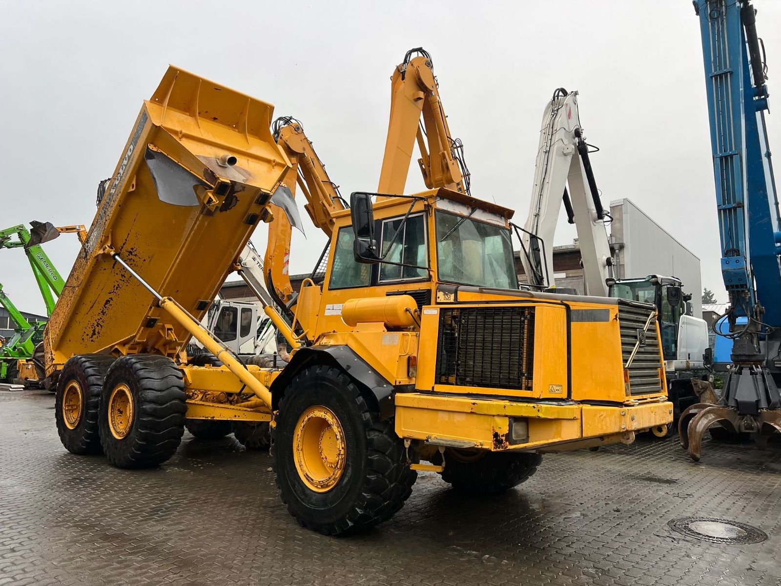 Fahrzeugabbildung Volvo A 25 C / Dumper /6x6 /