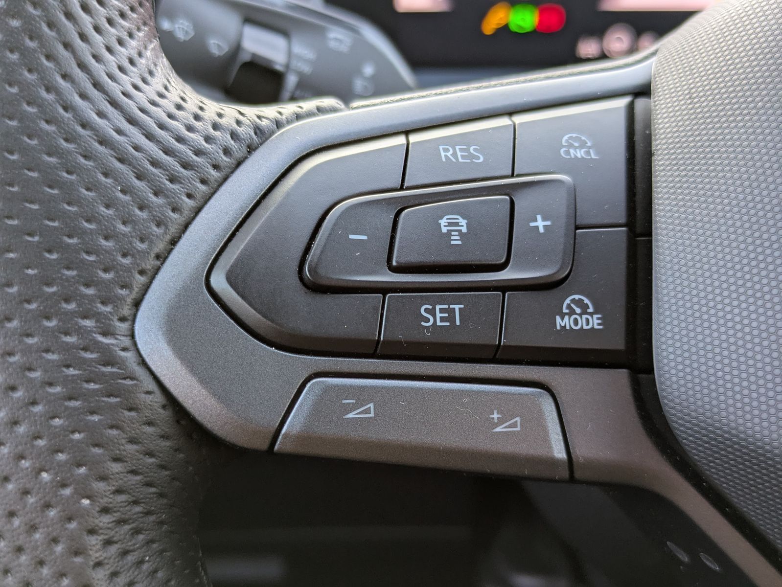 Fahrzeugabbildung Volkswagen Tayron 2.0 TDI 4M R-Line BLACK*7Si*MATRIX*PANO