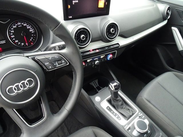 Q2 35 TFSI S-tronic advanced - AHZV / Matrix-LED