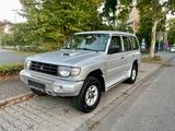 Mitsubishi Pajero Classic 4x4 2.5 7 Sitze - Mitsubishi Pajero in Frankfurt (Main)