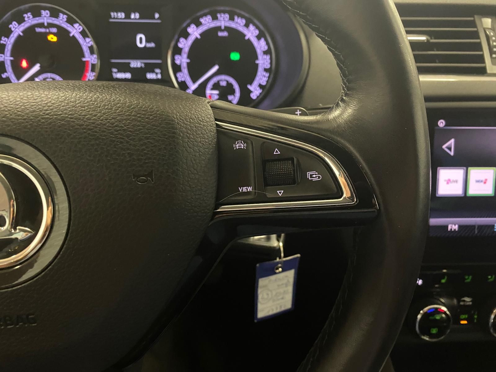 Fahrzeugabbildung SKODA Octavia 2.0 TDI Tour APP+ALLWETTER+NAVI+SITZHEIZ