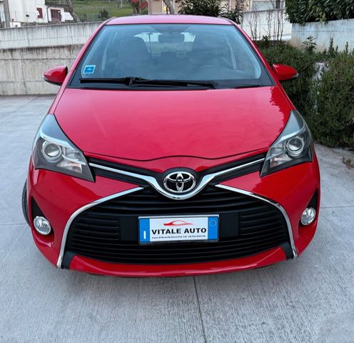 Toyota Yaris 1.0 Benzina Lounge 70 Cv adatta neo