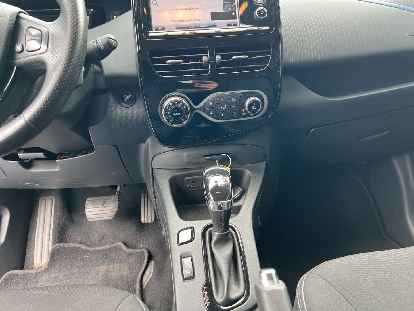 Fahrzeugabbildung Renault ZOE Intens Navi Keyless Klimaautom DAB SHZ