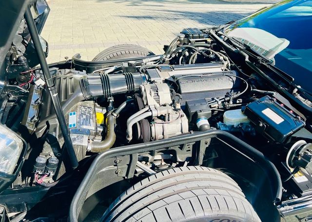 Fahrzeugabbildung Corvette C4 Anniversary Cabrio  5,7 L V8