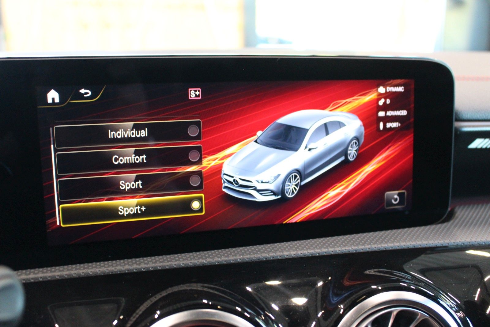 Fahrzeugabbildung Mercedes-Benz CLA 35 AMG 4Matic 1. Hand*Pano*Ambiente*MWST