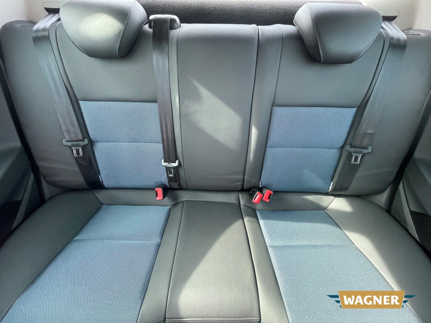 Fahrzeugabbildung SEAT Ibiza Connect Klimaautomatik Sitzheizung