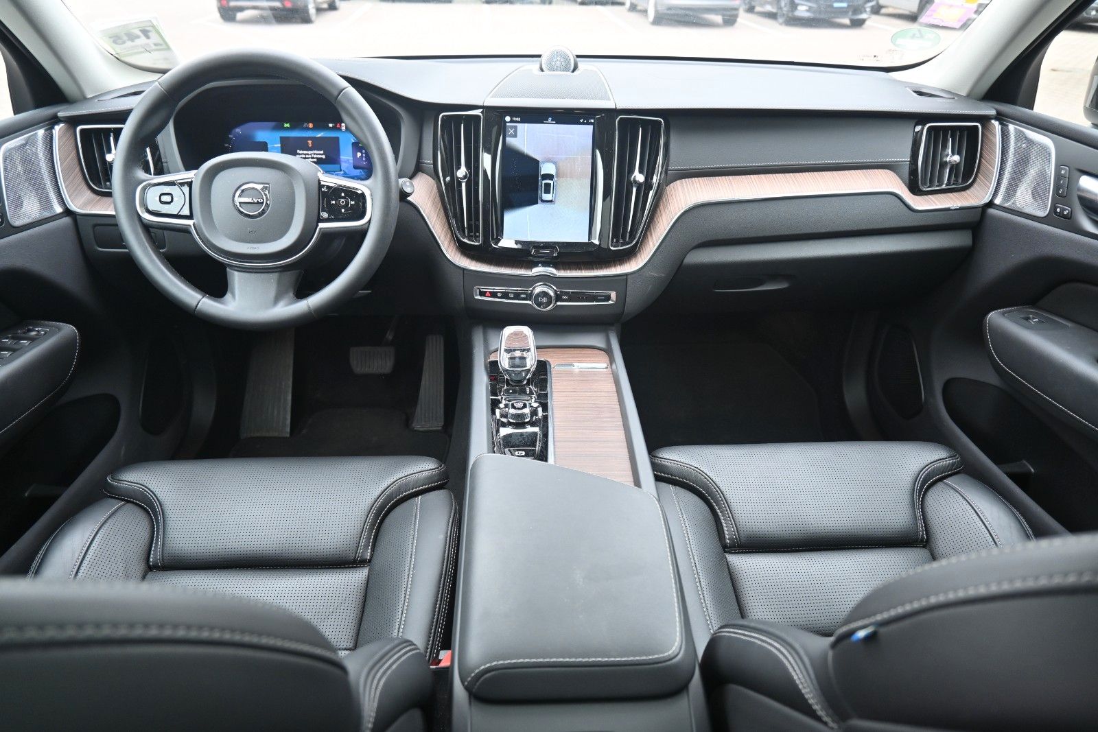 Fahrzeugabbildung Volvo XC60 T8 PHEV Ultimate Dark*LUFT*360°*ACC*AHK*