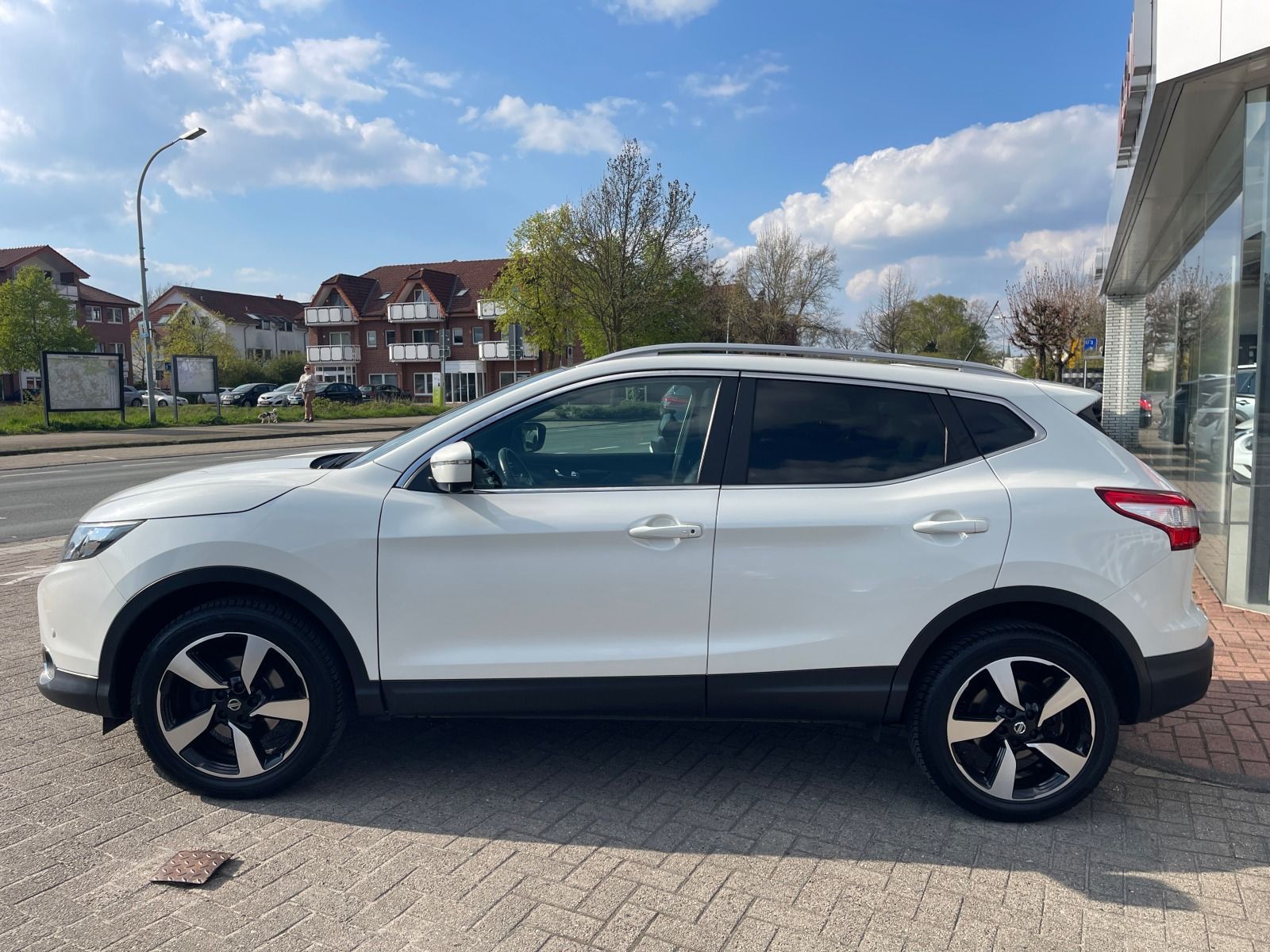 Fahrzeugabbildung Nissan Qashqai 1.2 DiG-T Tekna Autom. Pano/Allwetter