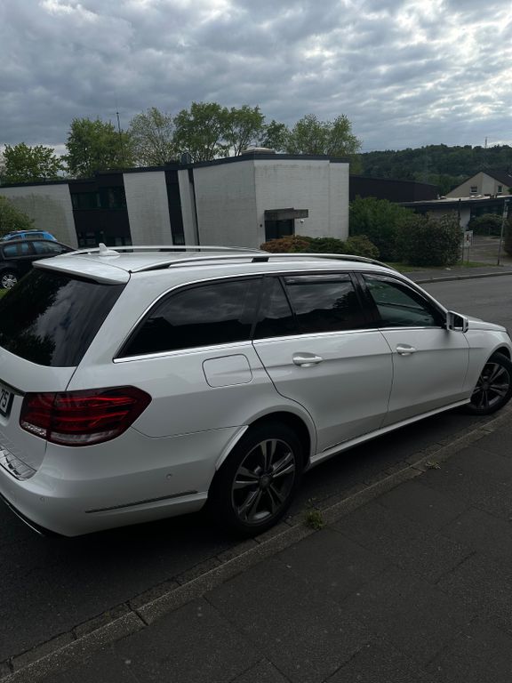 Image of Mercedes-Benz E 200