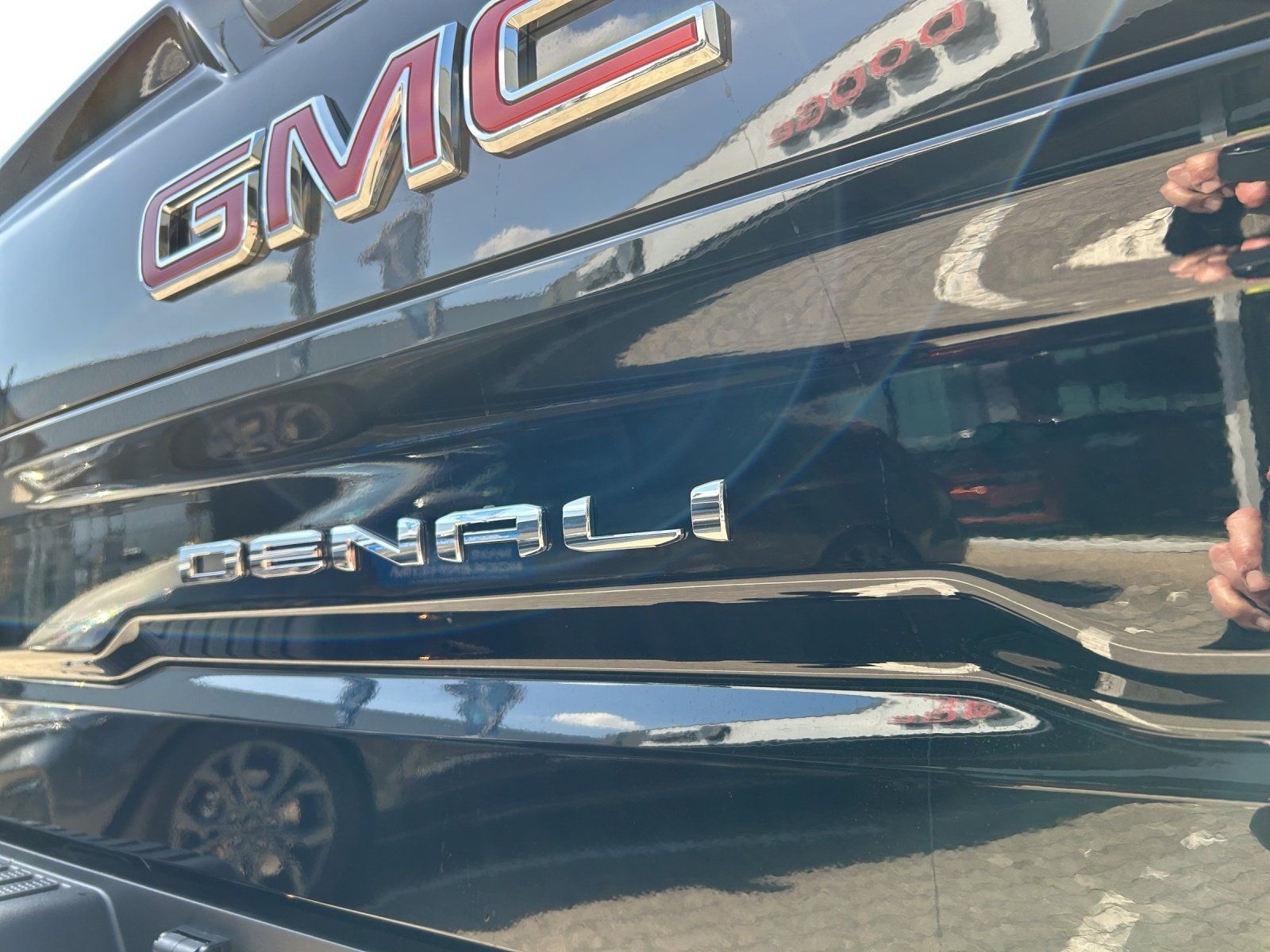 Fahrzeugabbildung GMC Sierra 1500 Denali 6.2 V8 AHK 3500/SHZ/LED/2024