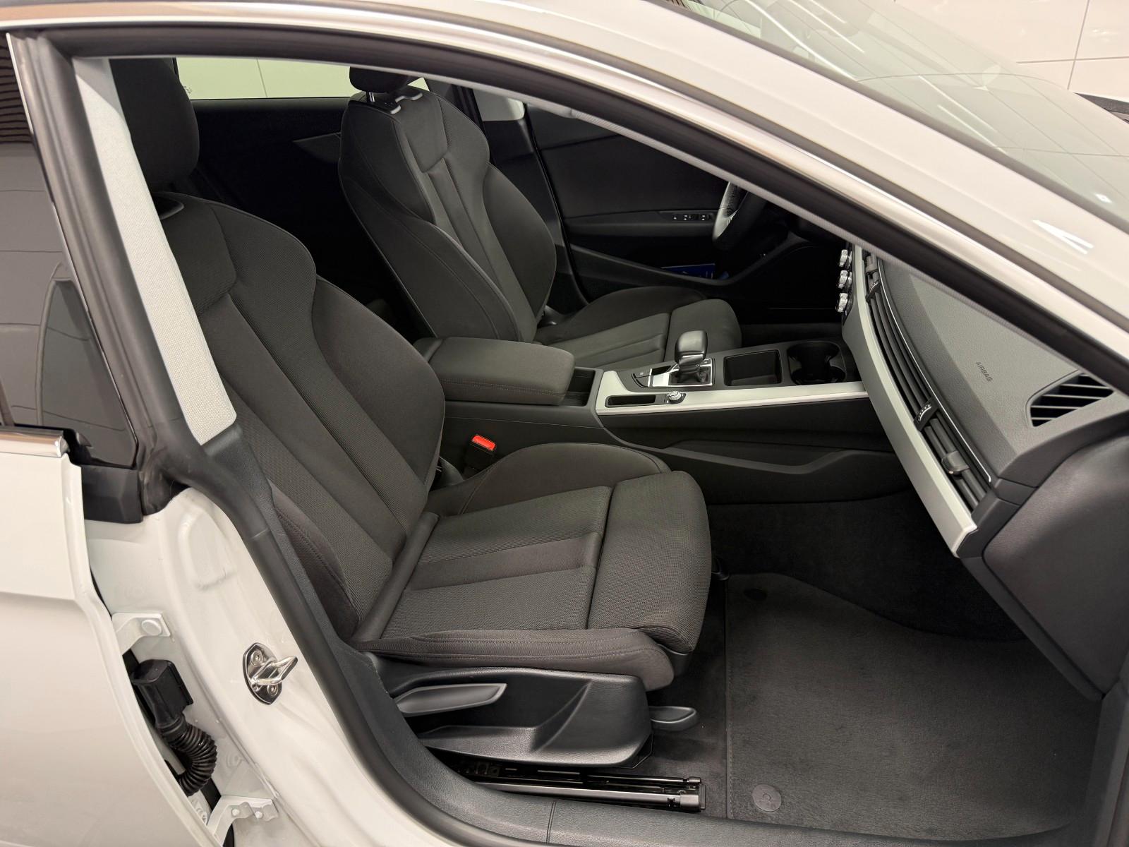 Audi A5 40 TFSI 2.0 S-tronic/MatrixLed/Pano/Apple Car