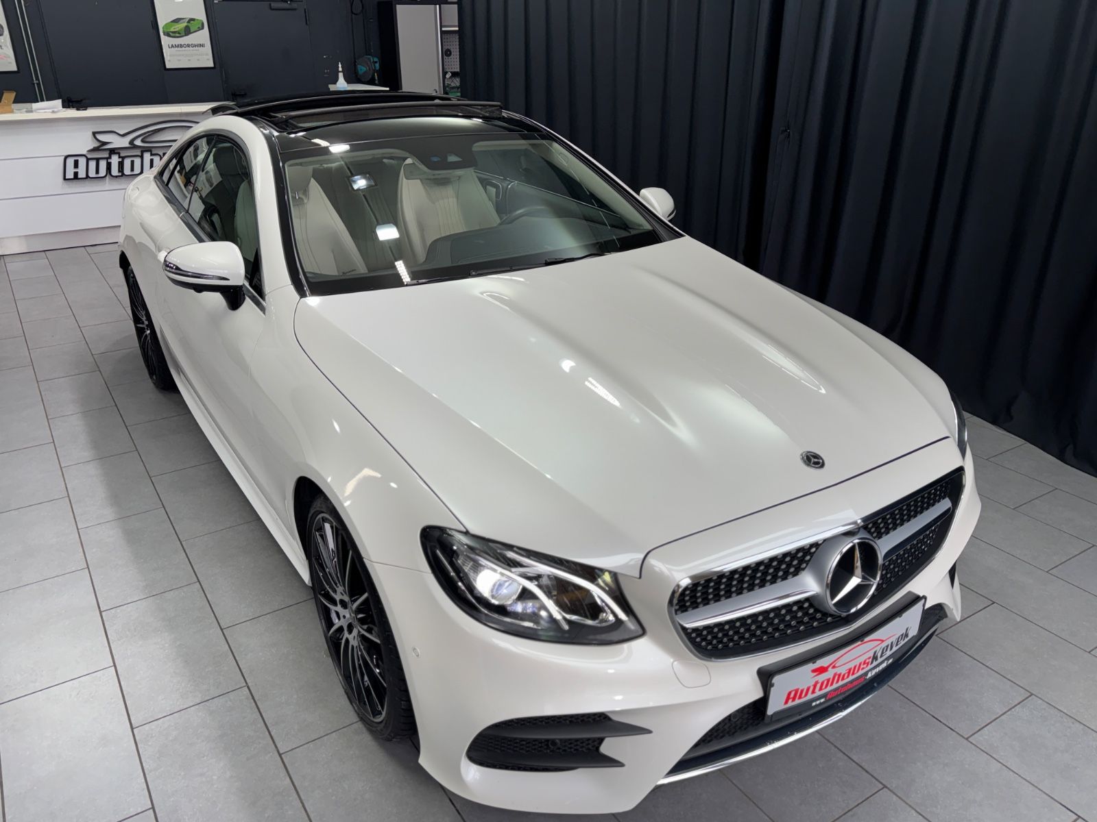 Fahrzeugabbildung Mercedes-Benz E 300 Coupe|AMG-LINE|WIDE-SCREEN|PANO|DESIGNO|