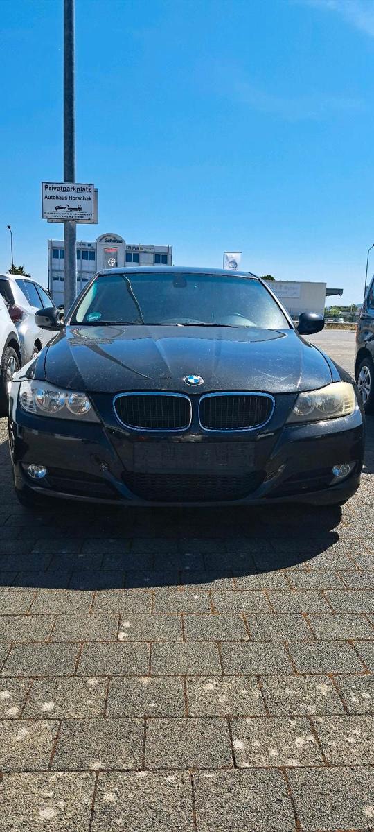 BMW 318 2010 — photo 7