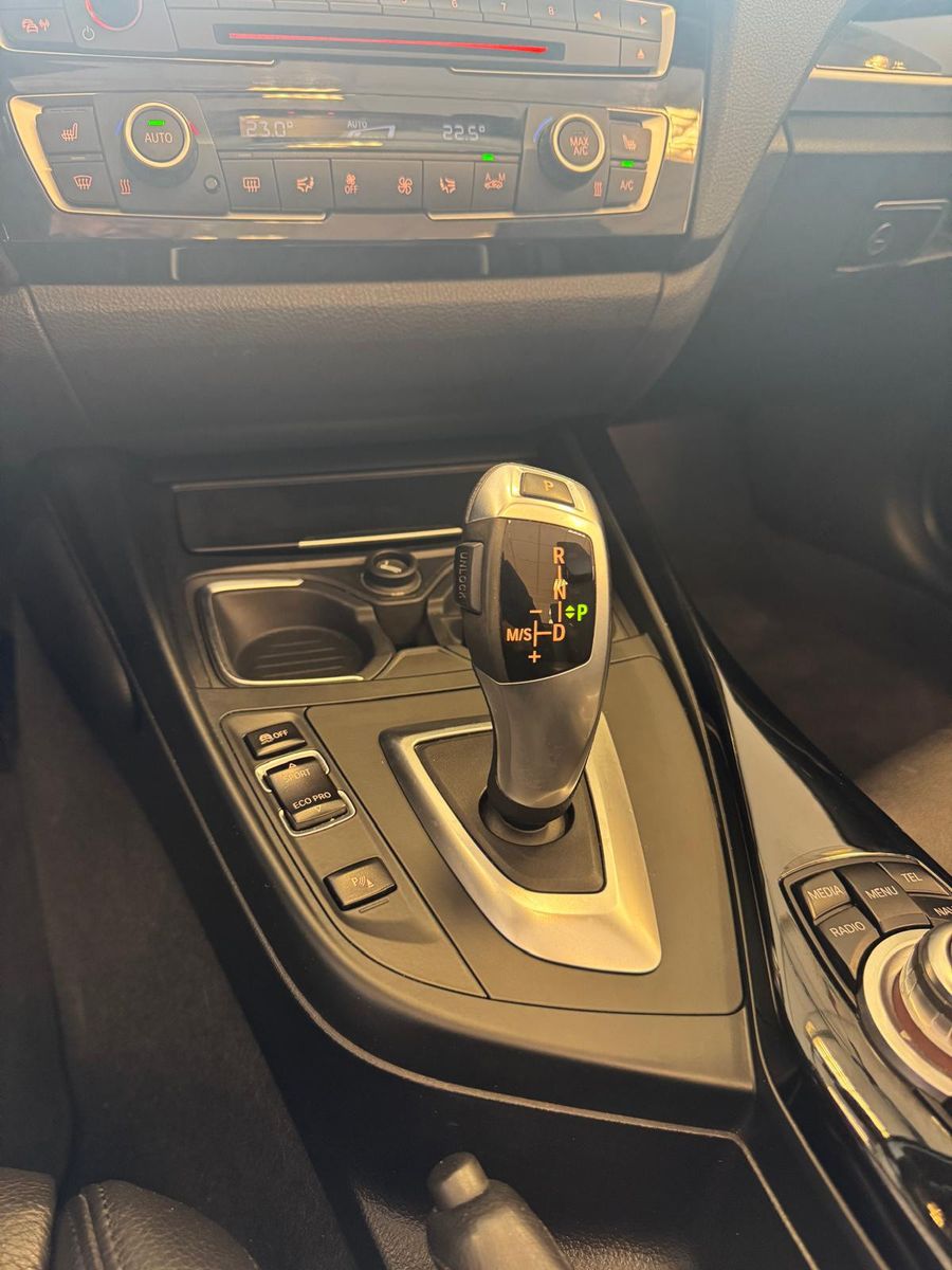 Fahrzeugabbildung BMW 220 i Cabrio Sport Line/ NAVI/KLIMA/AUTOMATIK