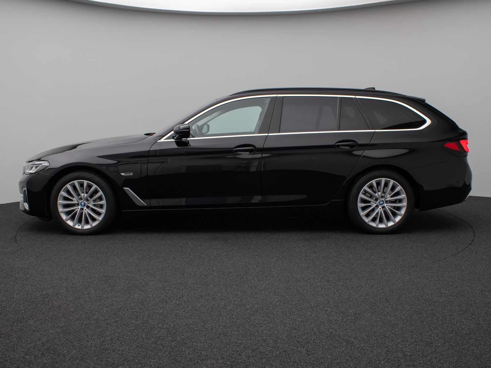 Fahrzeugabbildung BMW 530e xD Luxury Line DAB Komfort HUD Laser HiFi