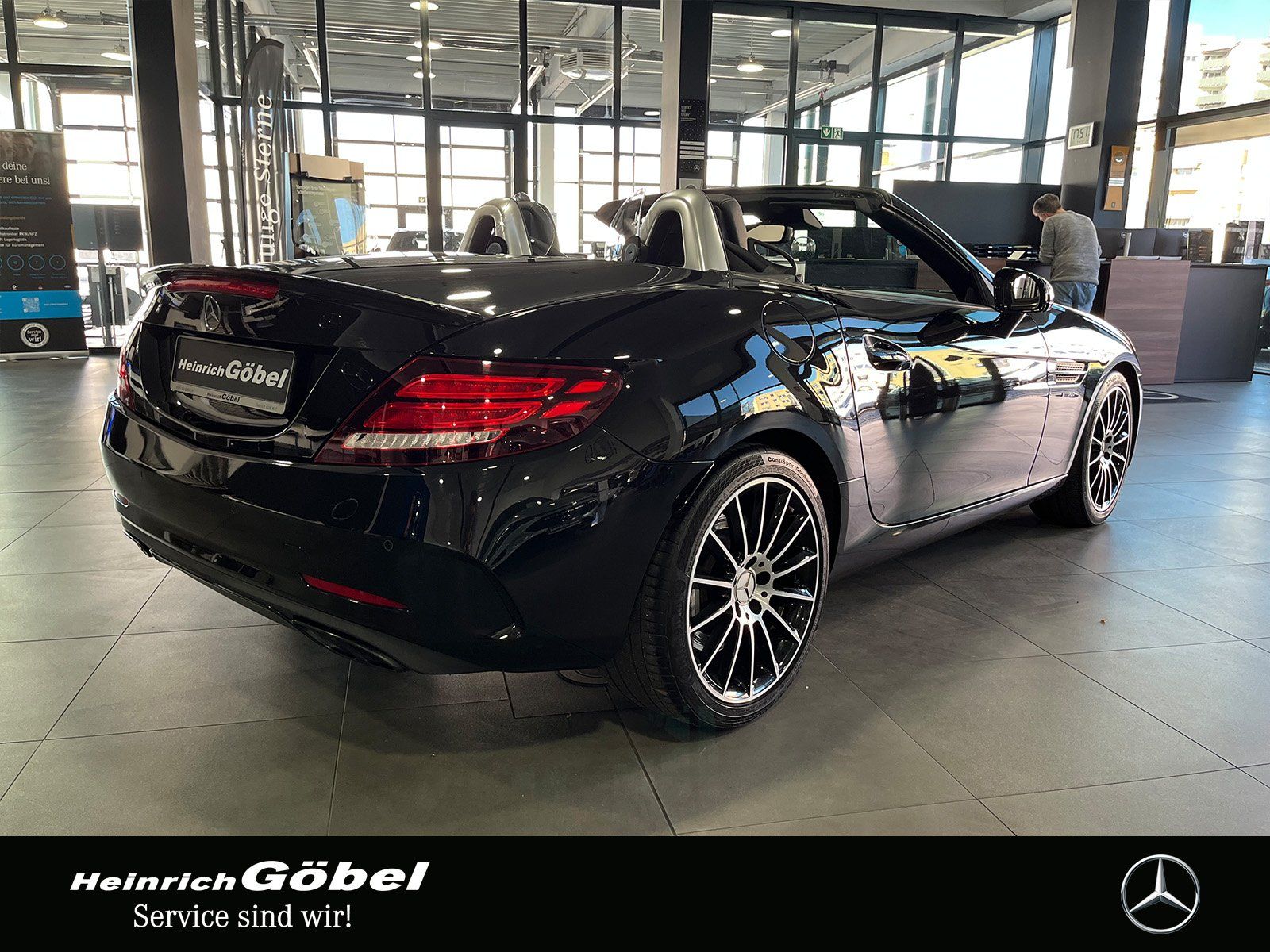 Fahrzeugabbildung Mercedes-Benz SLC 43 AMG 1.HD+NIGHT-P.+CARBON+ILS+H&K+CARPLAY