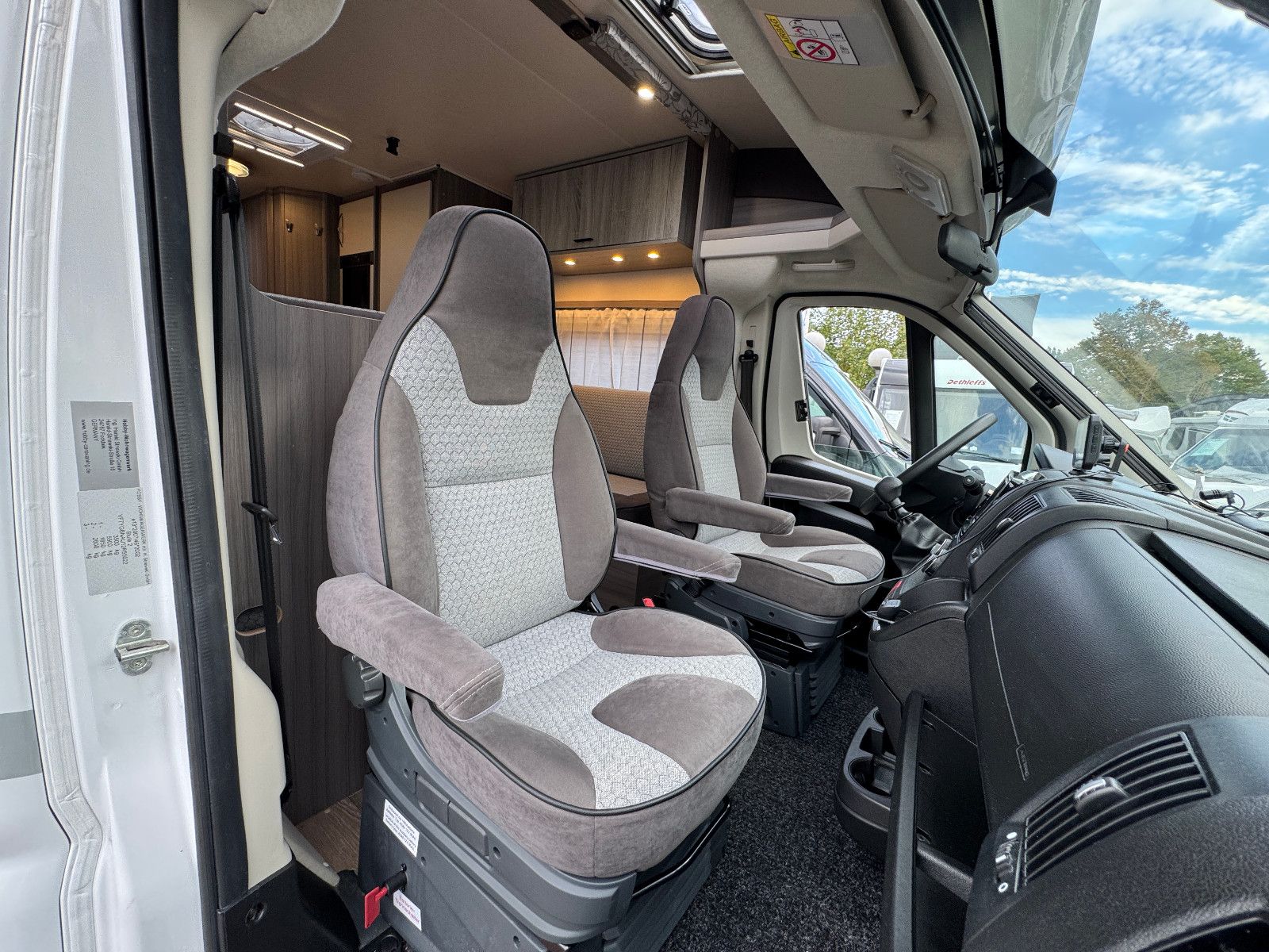 Fahrzeugabbildung Hobby T 65 HKM OPTIMA ON TOUR IC-LINE MAXXAIR BEARLOCK