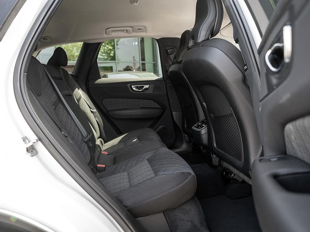 Volvo XC60 B4 Momentum Pro, миниатюра 4